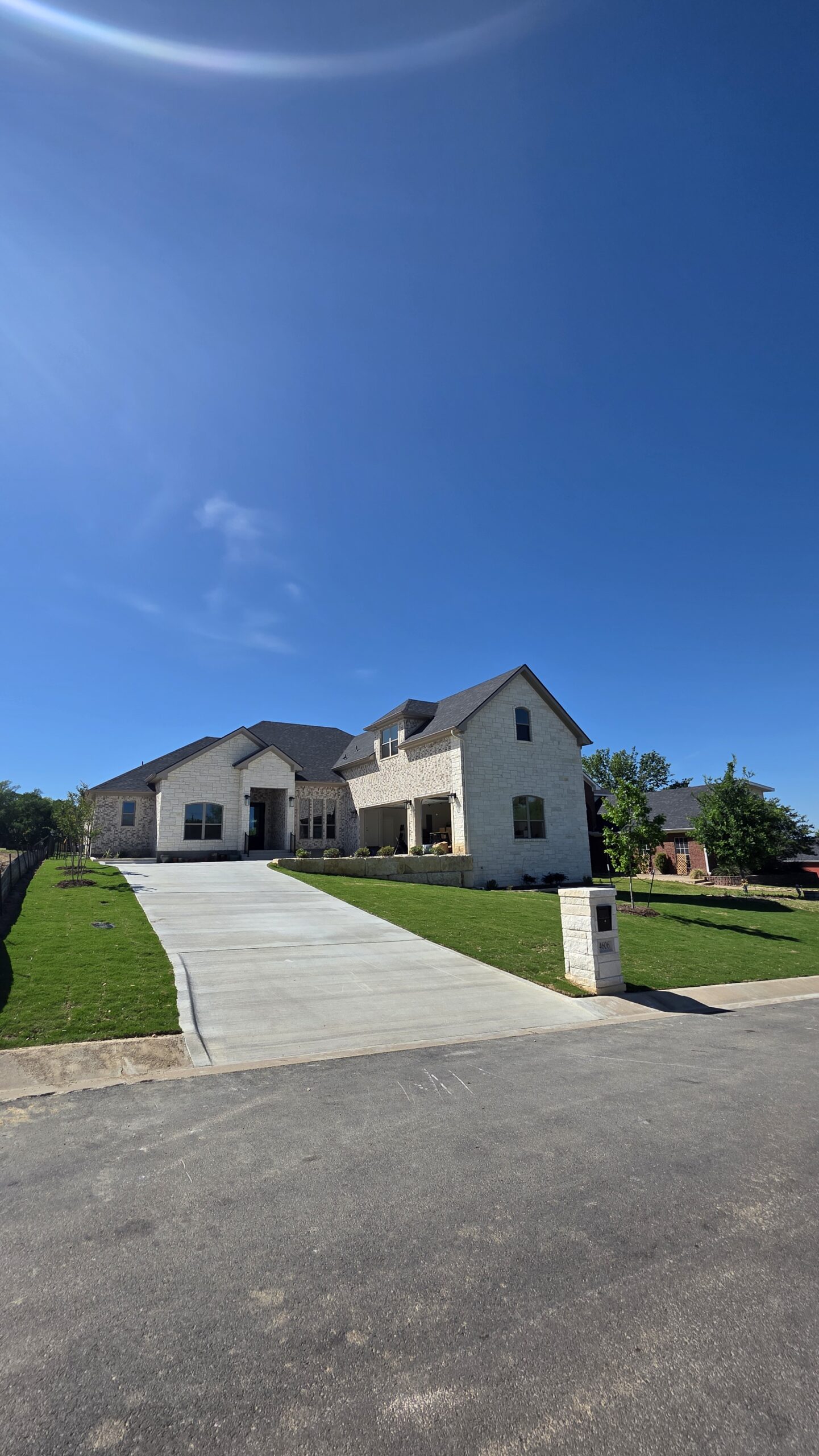 Custom seamless gutters installed on Texas home by AQUAWORKS® Rain Gutters