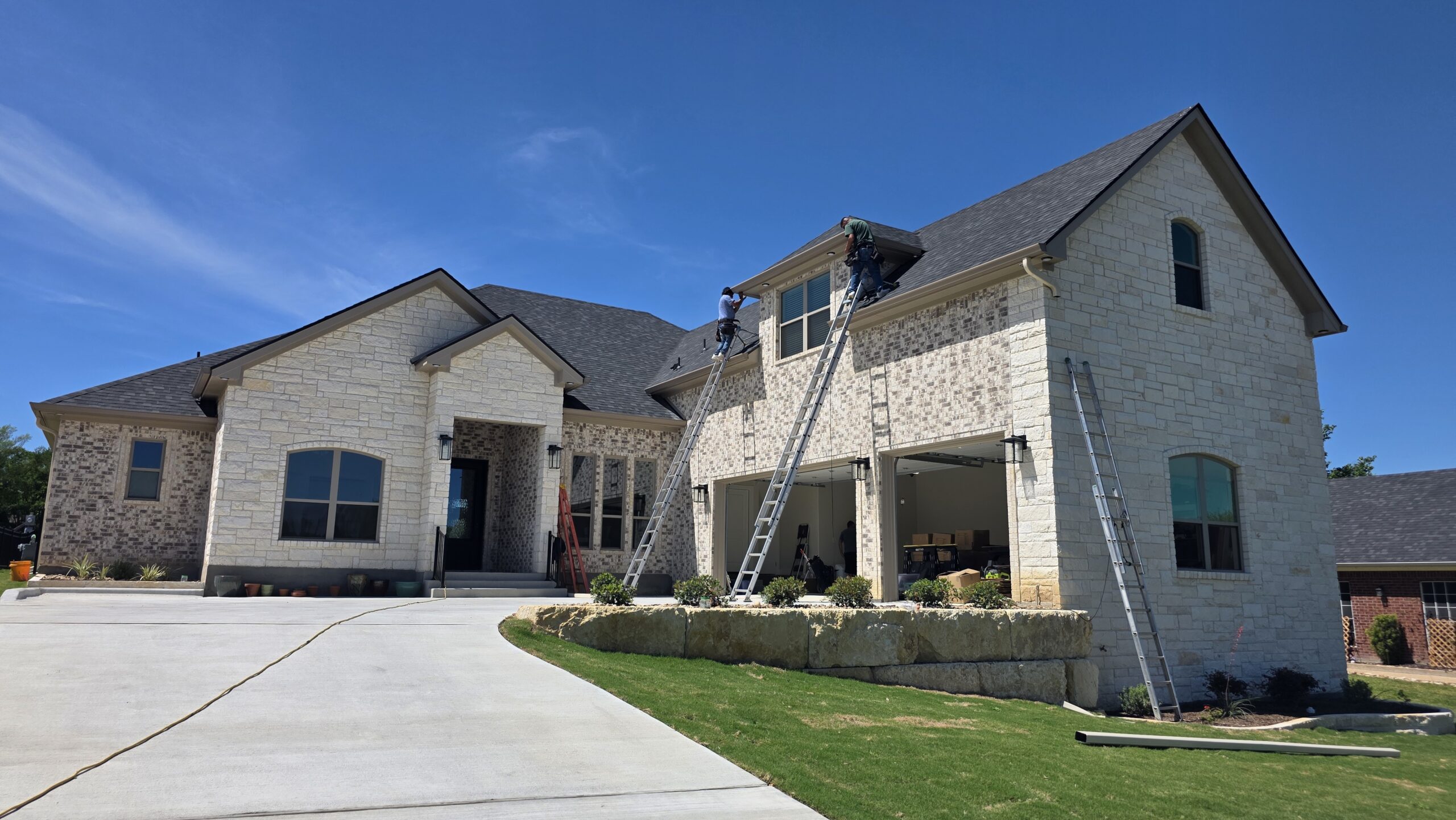 Custom seamless gutters installed on Texas home by AQUAWORKS® Rain Gutters